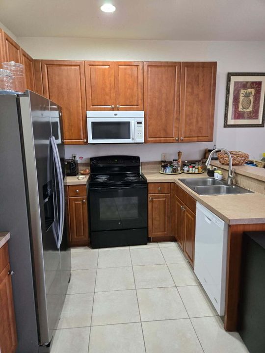 Под контрактом: $2,500 (3 спален, 2 ванн, 1650 Квадратных фут)