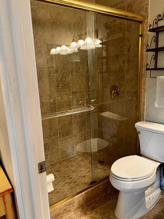 For Sale: $140,000 (1 beds, 1 baths, 750 Square Feet)