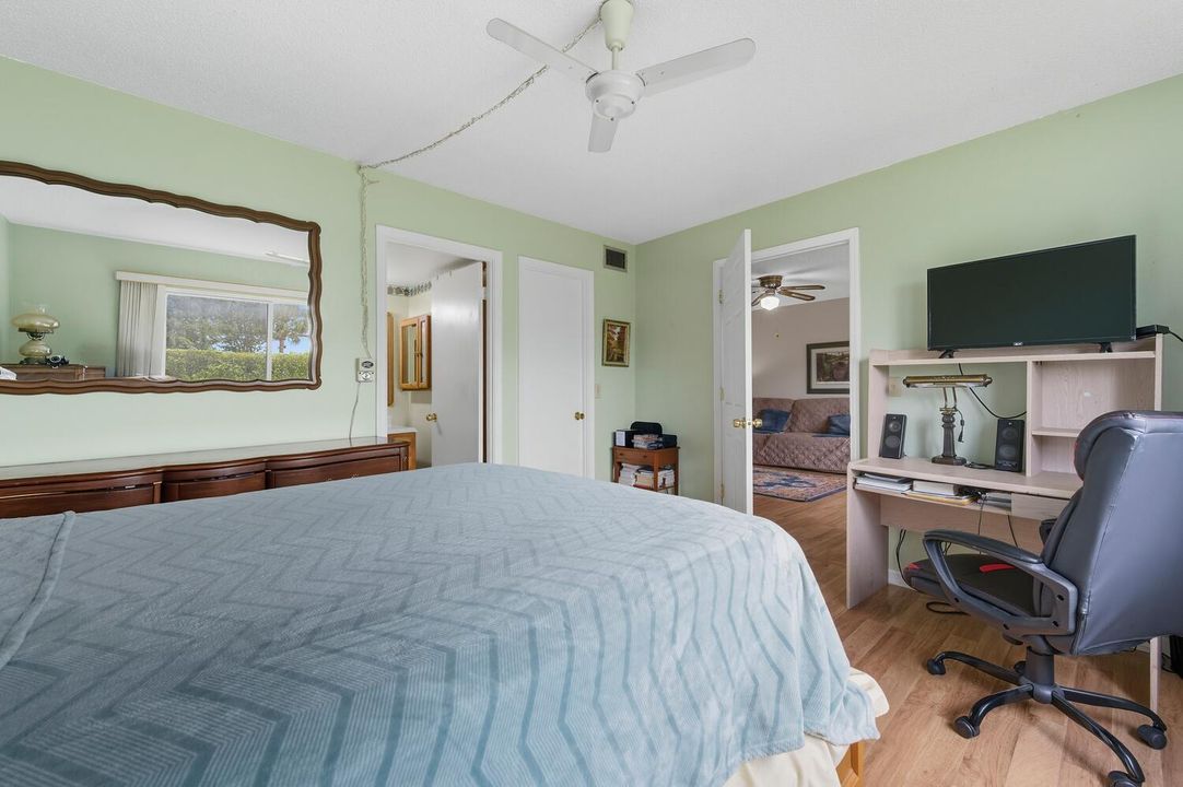 待售: $192,000 (2 贝兹, 2 浴室, 1088 平方英尺)