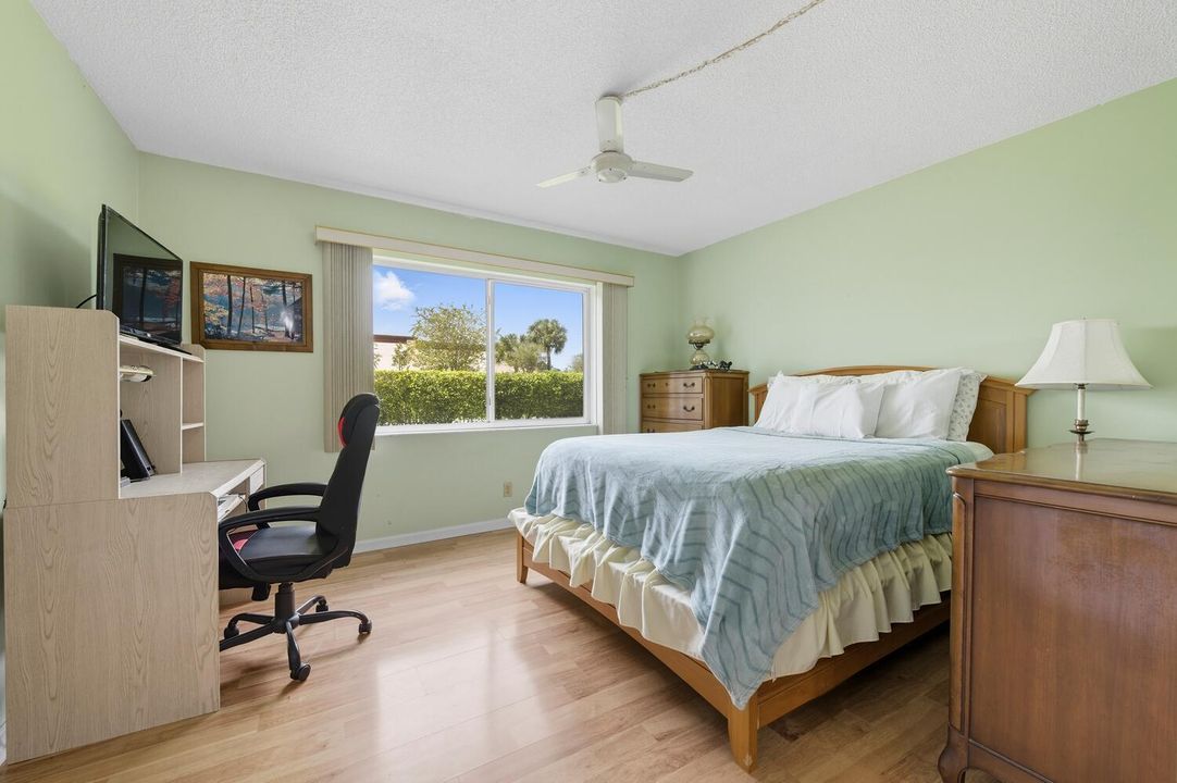 待售: $192,000 (2 贝兹, 2 浴室, 1088 平方英尺)