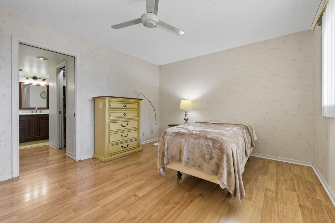 待售: $192,000 (2 贝兹, 2 浴室, 1088 平方英尺)