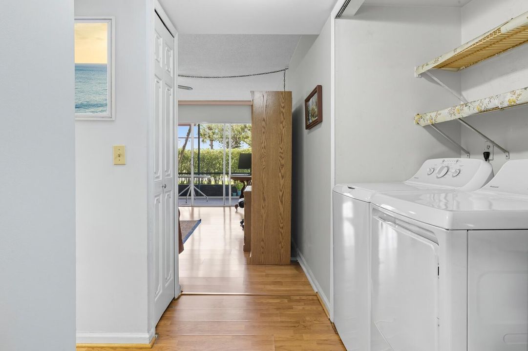 待售: $192,000 (2 贝兹, 2 浴室, 1088 平方英尺)