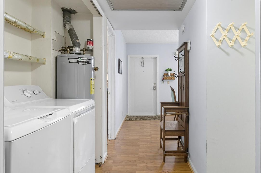 待售: $192,000 (2 贝兹, 2 浴室, 1088 平方英尺)