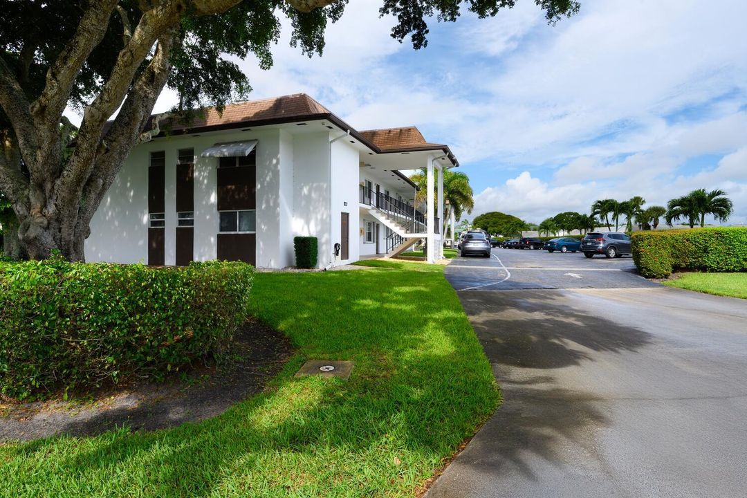 待售: $192,000 (2 贝兹, 2 浴室, 1088 平方英尺)