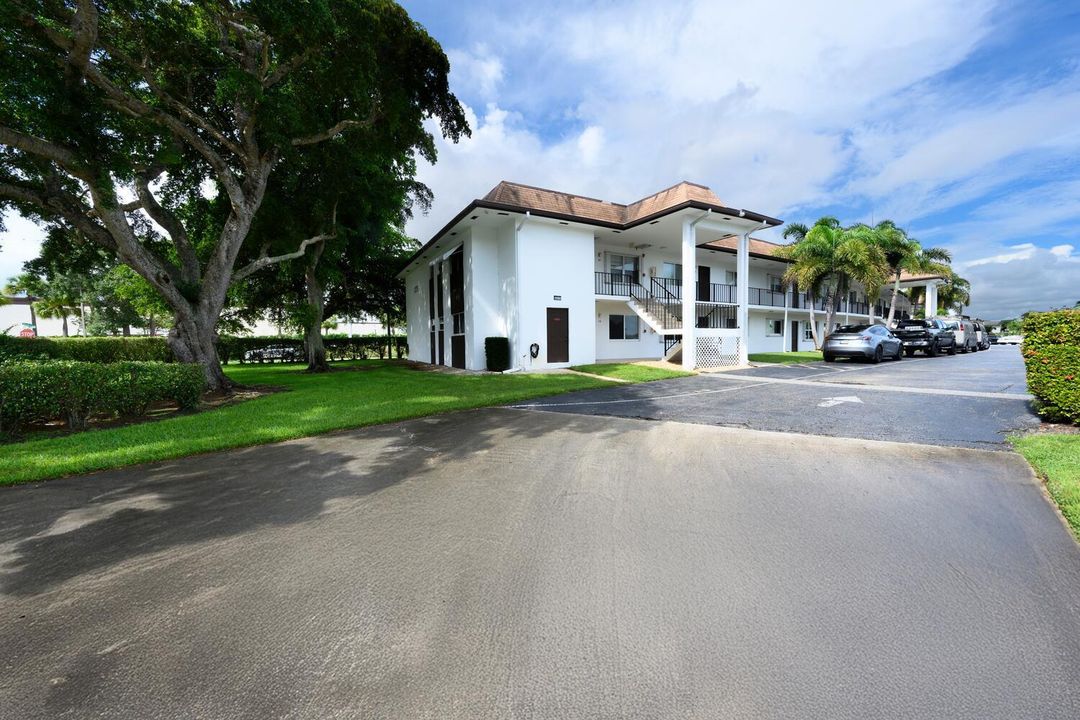 待售: $192,000 (2 贝兹, 2 浴室, 1088 平方英尺)