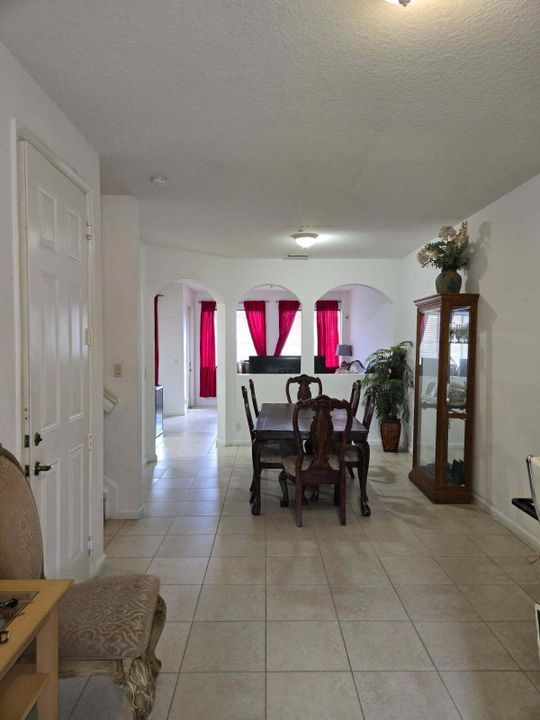 Под контрактом: $2,500 (3 спален, 2 ванн, 1650 Квадратных фут)