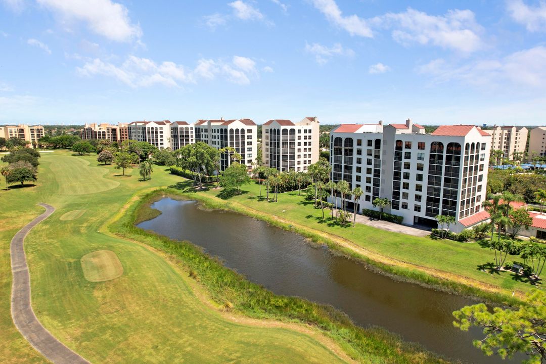 Под контрактом: $625,000 (3 спален, 2 ванн, 2639 Квадратных фут)