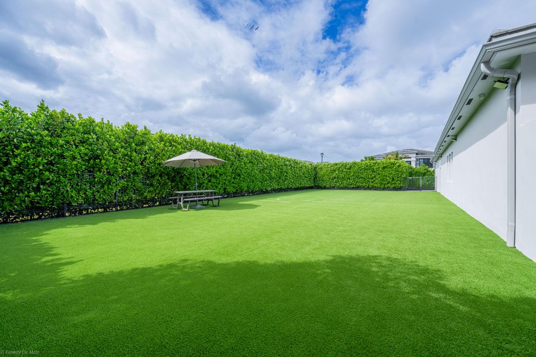 出租: $15,500 (4 贝兹, 5 浴室, 3703 平方英尺)