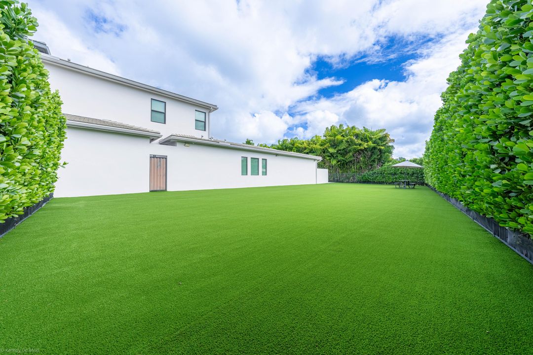 出租: $15,500 (4 贝兹, 5 浴室, 3703 平方英尺)