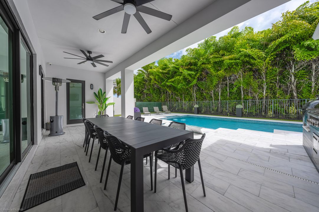 出租: $15,500 (4 贝兹, 5 浴室, 3703 平方英尺)