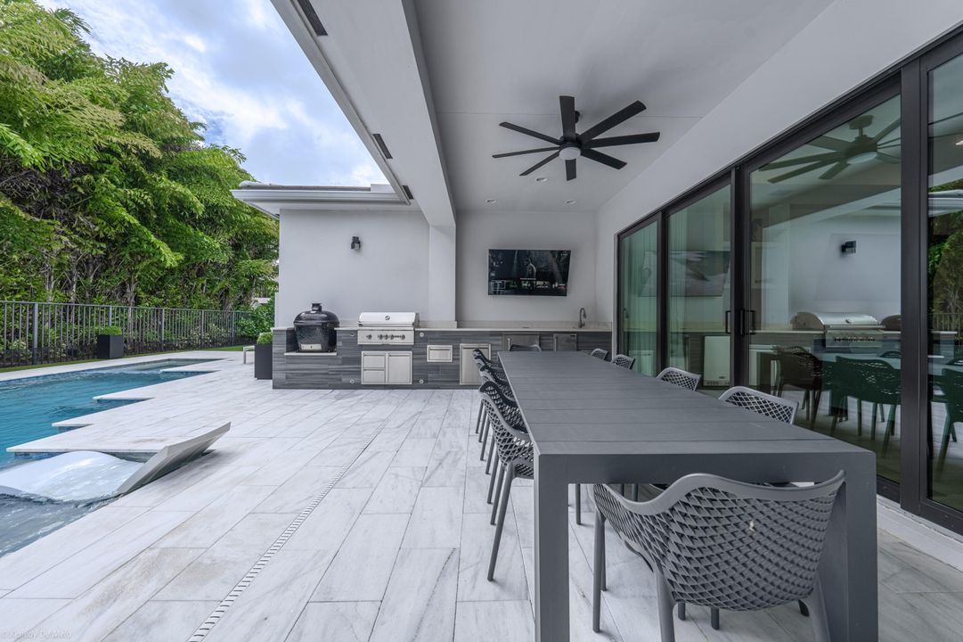 出租: $15,500 (4 贝兹, 5 浴室, 3703 平方英尺)