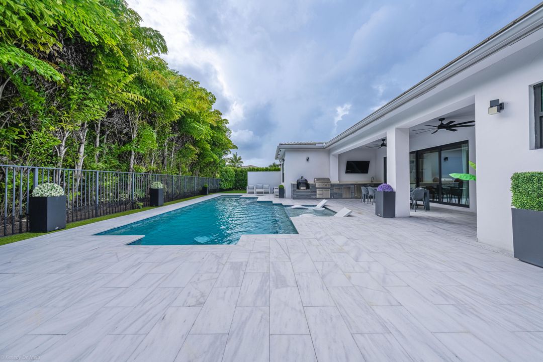 出租: $15,500 (4 贝兹, 5 浴室, 3703 平方英尺)