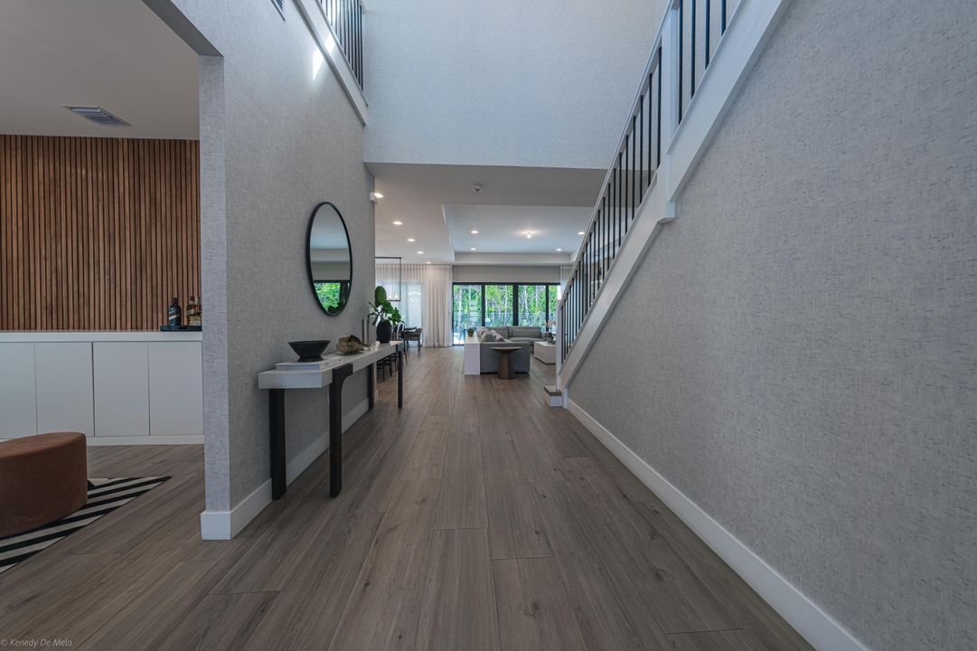 出租: $15,500 (4 贝兹, 5 浴室, 3703 平方英尺)