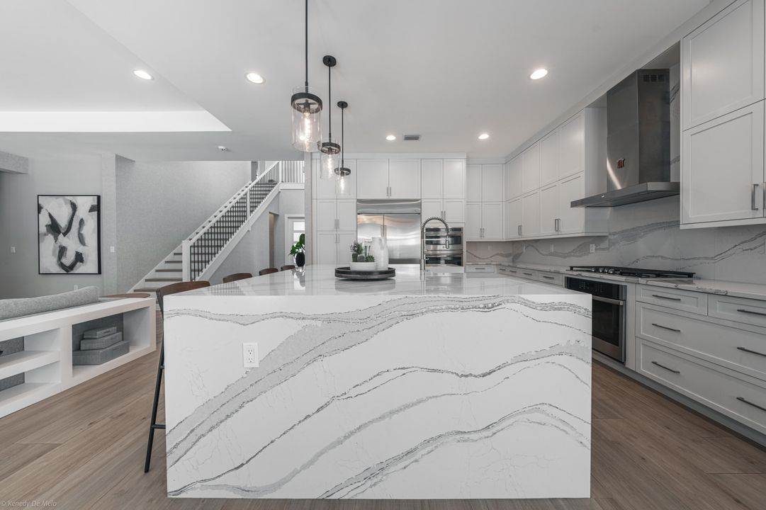 出租: $15,500 (4 贝兹, 5 浴室, 3703 平方英尺)