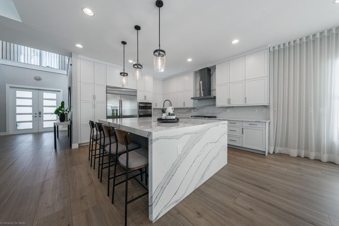 出租: $15,500 (4 贝兹, 5 浴室, 3703 平方英尺)