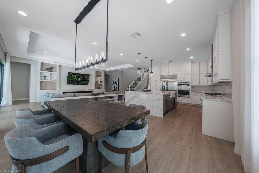 出租: $15,500 (4 贝兹, 5 浴室, 3703 平方英尺)