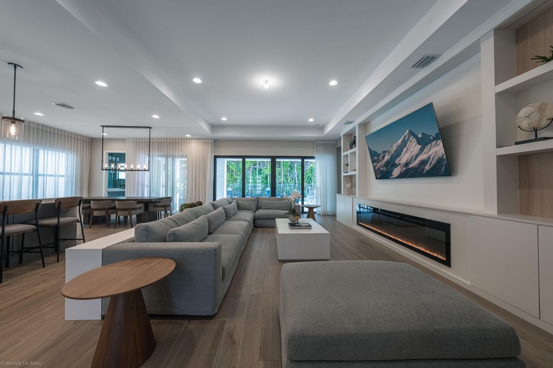 出租: $15,500 (4 贝兹, 5 浴室, 3703 平方英尺)