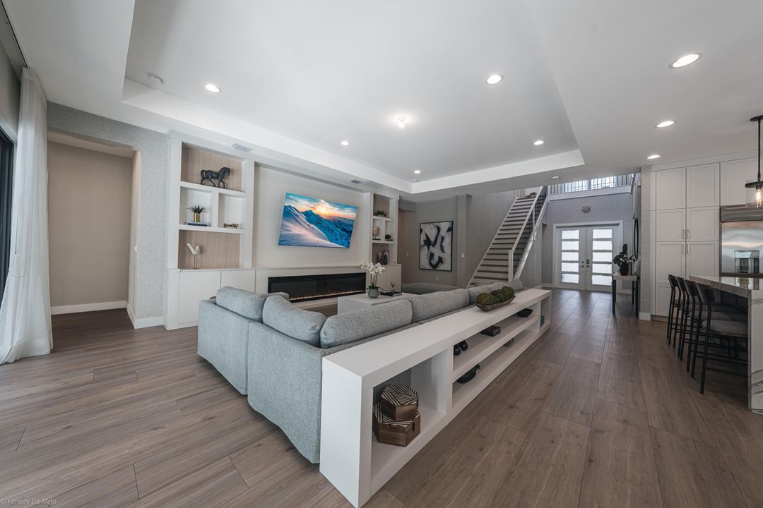 出租: $15,500 (4 贝兹, 5 浴室, 3703 平方英尺)