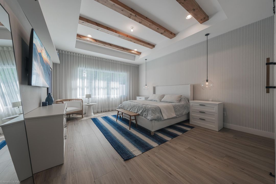 出租: $15,500 (4 贝兹, 5 浴室, 3703 平方英尺)