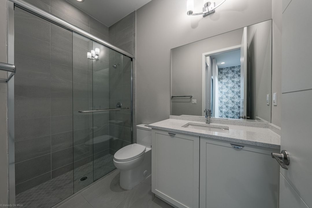 出租: $15,500 (4 贝兹, 5 浴室, 3703 平方英尺)