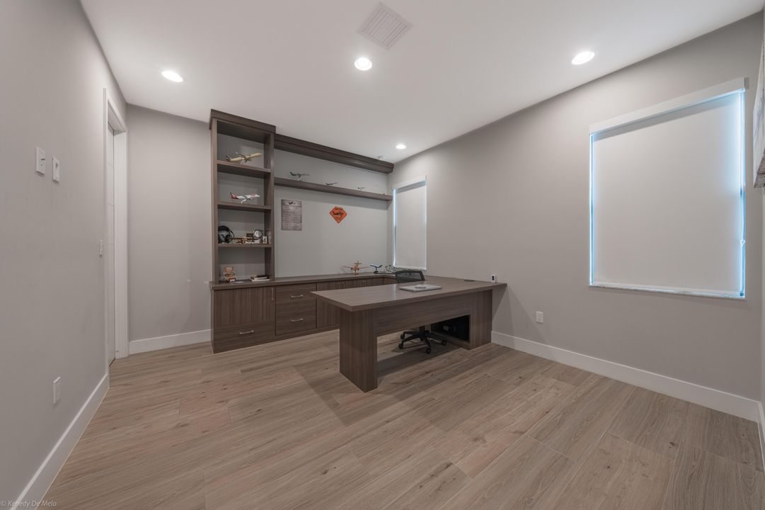 出租: $15,500 (4 贝兹, 5 浴室, 3703 平方英尺)