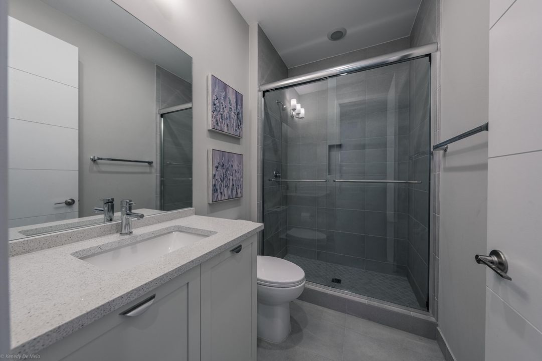 出租: $15,500 (4 贝兹, 5 浴室, 3703 平方英尺)