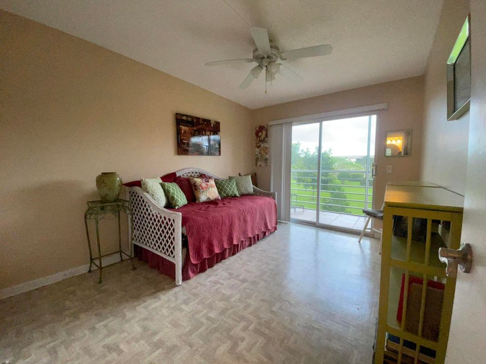 合同活跃: $112,900 (2 贝兹, 1 浴室, 840 平方英尺)