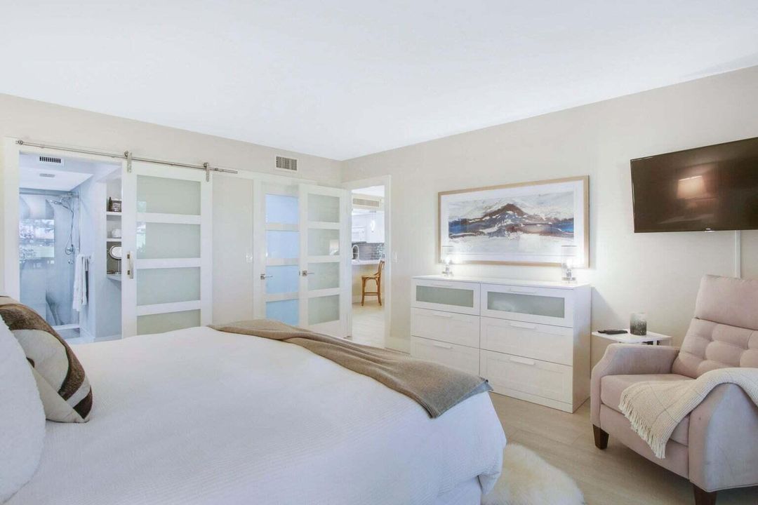 出租: $9,900 (2 贝兹, 2 浴室, 1180 平方英尺)