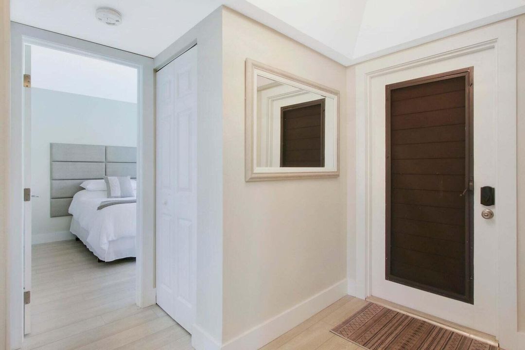 出租: $9,900 (2 贝兹, 2 浴室, 1180 平方英尺)