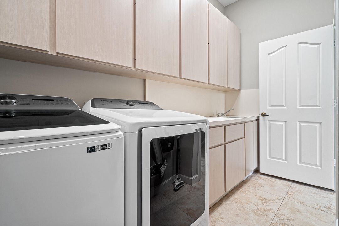 For Sale: $749,999 (3 beds, 2 baths, 1968 Square Feet)