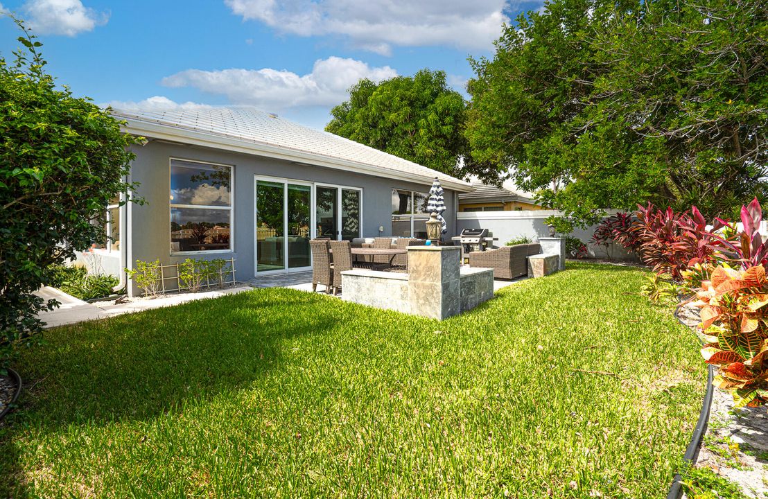 For Sale: $749,999 (3 beds, 2 baths, 1968 Square Feet)