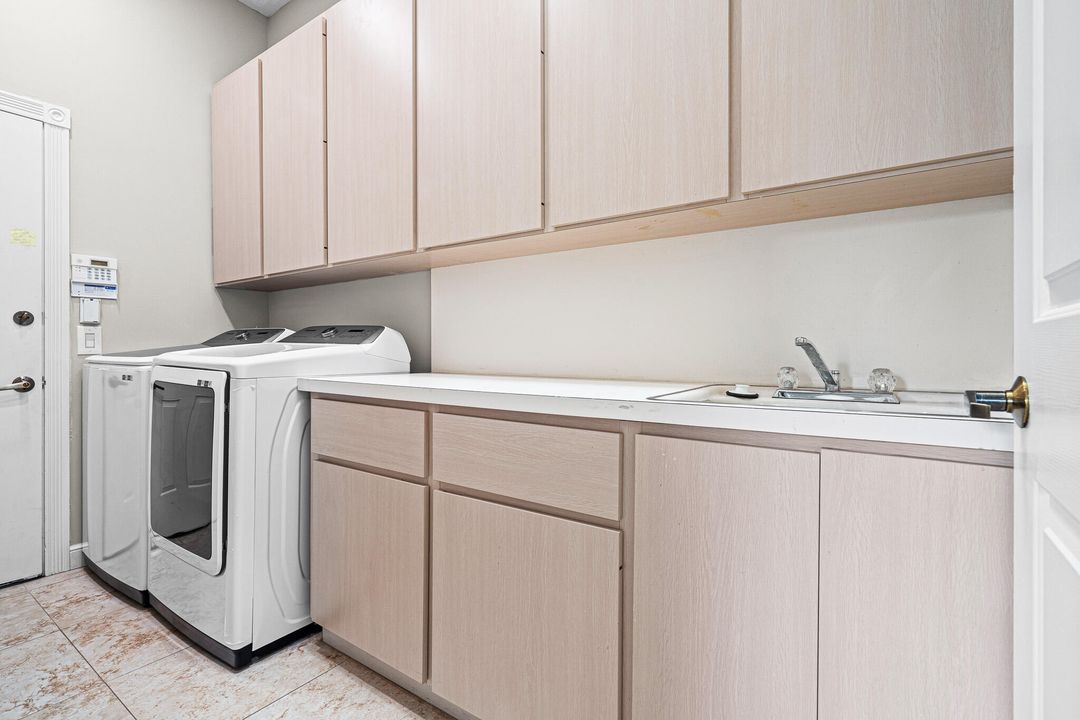 For Sale: $749,999 (3 beds, 2 baths, 1968 Square Feet)