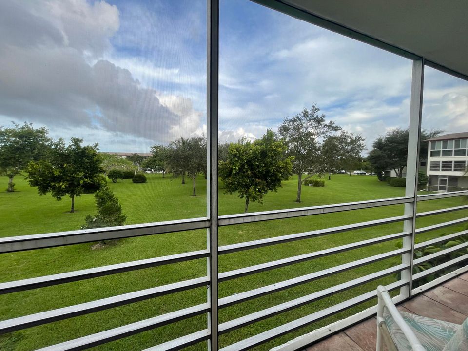 合同活跃: $112,900 (2 贝兹, 1 浴室, 840 平方英尺)