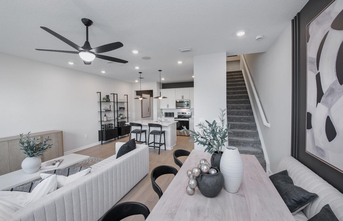 合同活跃: $369,675 (3 贝兹, 2 浴室, 1550 平方英尺)