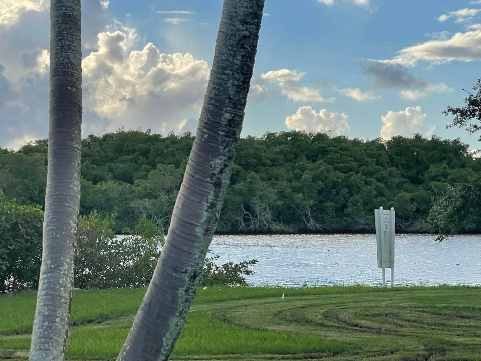 Active With Contract: $82,000 (2 beds, 2 baths, 960 Square Feet)