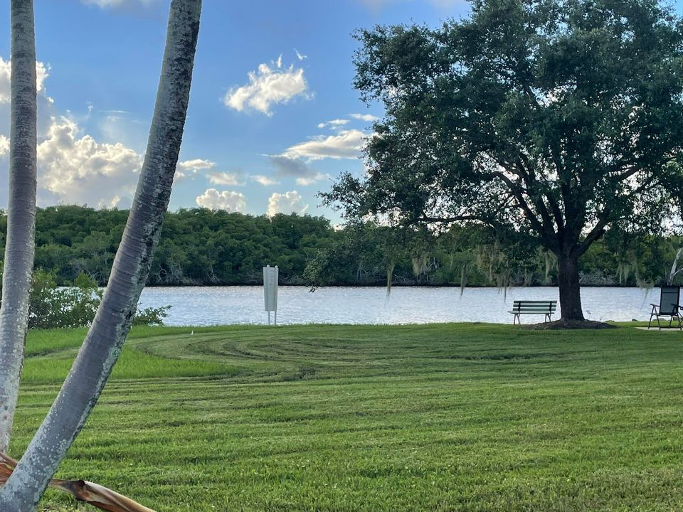 Active With Contract: $82,000 (2 beds, 2 baths, 960 Square Feet)