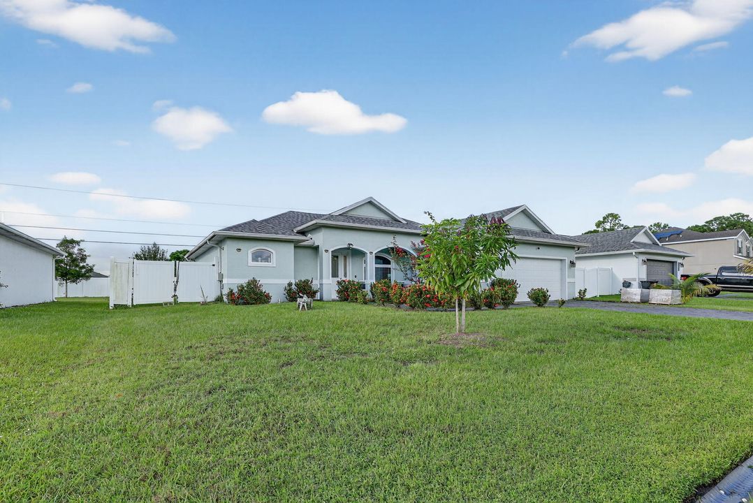 Под контрактом: $439,000 (3 спален, 2 ванн, 1710 Квадратных фут)