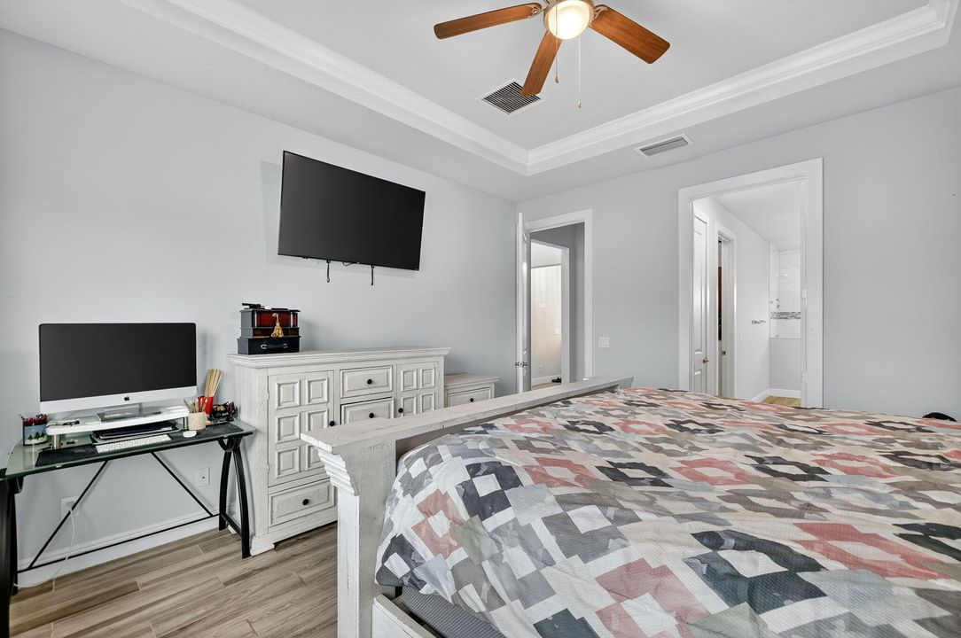 Под контрактом: $439,000 (3 спален, 2 ванн, 1710 Квадратных фут)