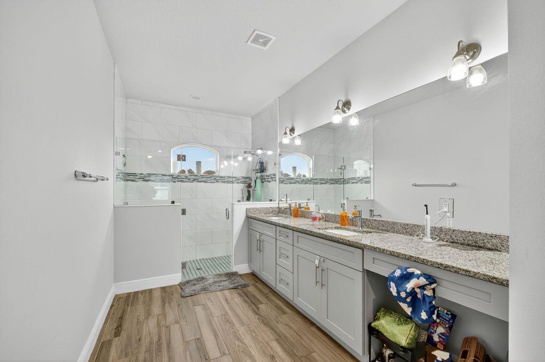 Под контрактом: $439,000 (3 спален, 2 ванн, 1710 Квадратных фут)