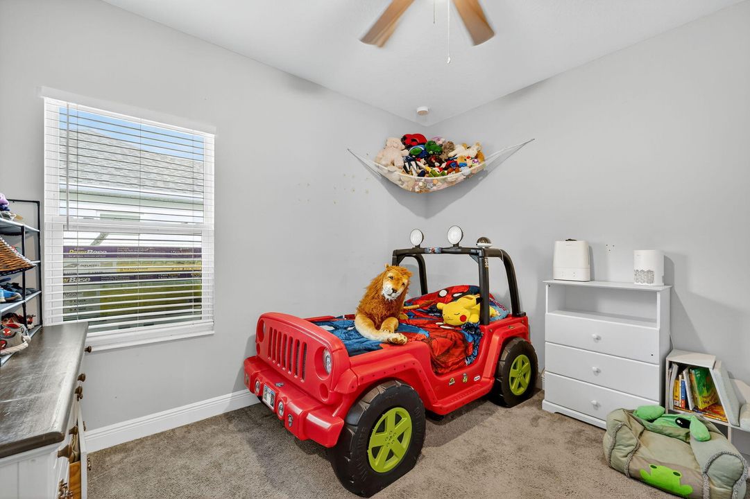 Под контрактом: $439,000 (3 спален, 2 ванн, 1710 Квадратных фут)