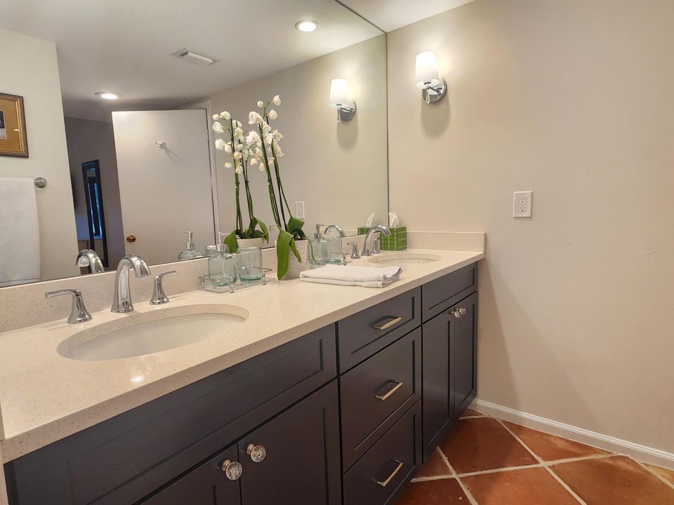 На продажу: $594,000 (2 спален, 2 ванн, 1400 Квадратных фут)