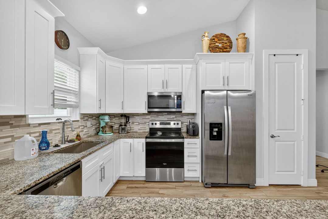 Под контрактом: $439,000 (3 спален, 2 ванн, 1710 Квадратных фут)