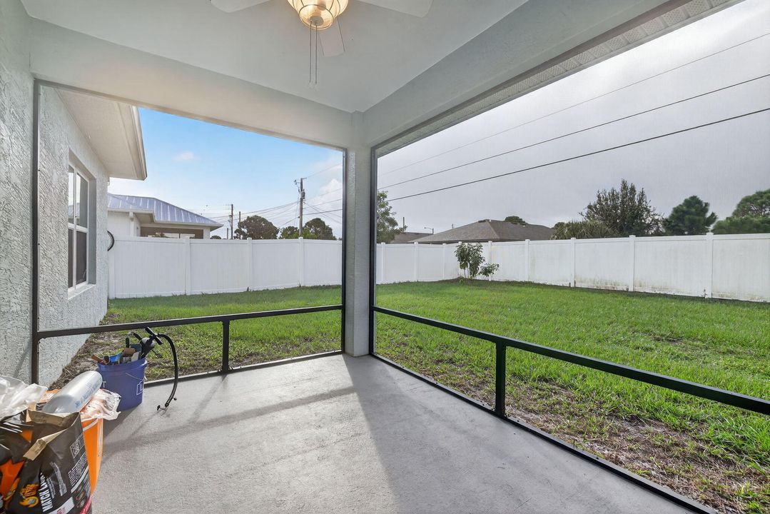 Под контрактом: $439,000 (3 спален, 2 ванн, 1710 Квадратных фут)