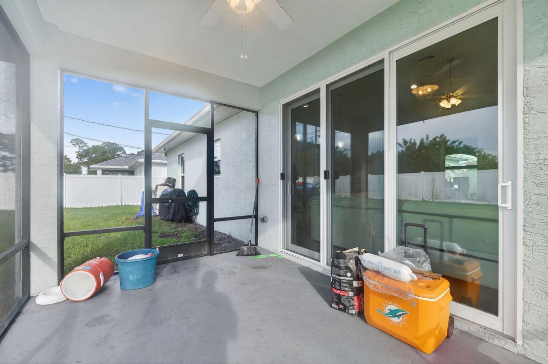 Под контрактом: $439,000 (3 спален, 2 ванн, 1710 Квадратных фут)