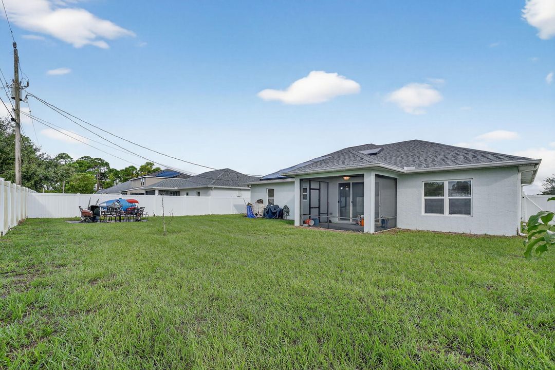 Под контрактом: $439,000 (3 спален, 2 ванн, 1710 Квадратных фут)