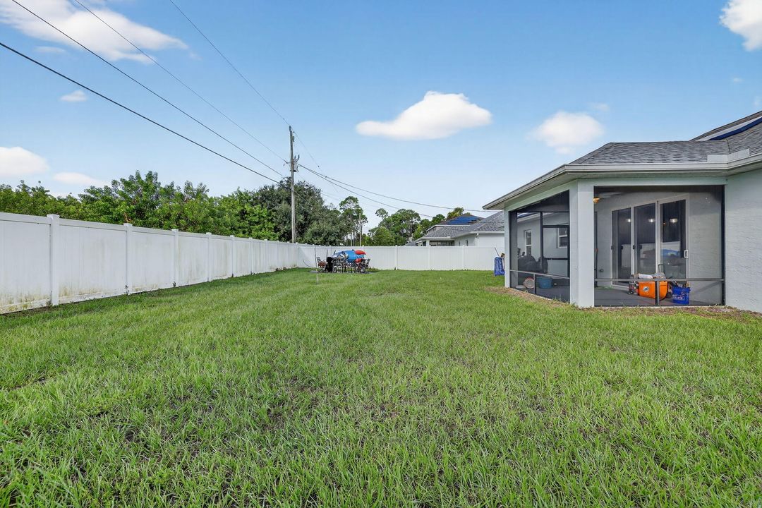 Под контрактом: $439,000 (3 спален, 2 ванн, 1710 Квадратных фут)