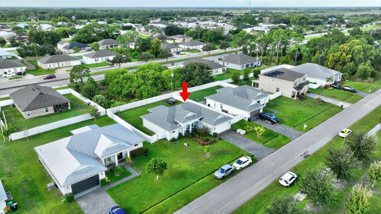 Под контрактом: $439,000 (3 спален, 2 ванн, 1710 Квадратных фут)