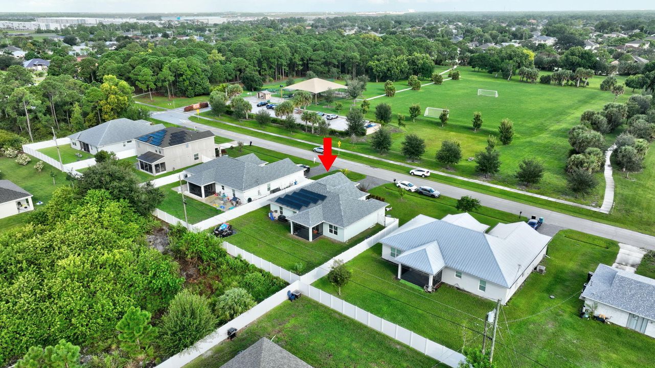 Под контрактом: $439,000 (3 спален, 2 ванн, 1710 Квадратных фут)