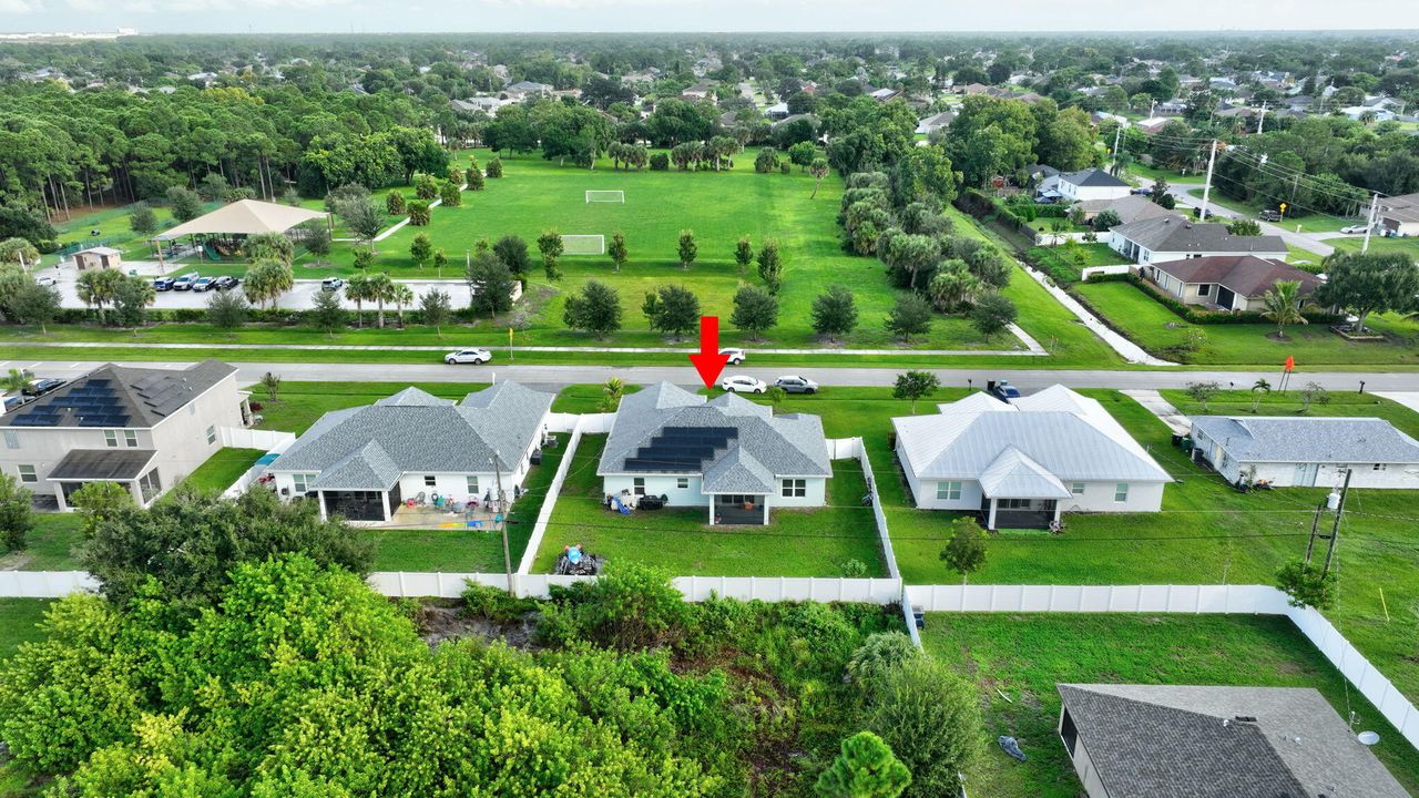 Под контрактом: $439,000 (3 спален, 2 ванн, 1710 Квадратных фут)