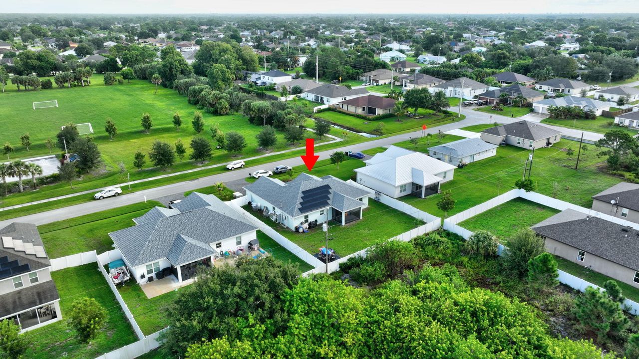 Под контрактом: $439,000 (3 спален, 2 ванн, 1710 Квадратных фут)